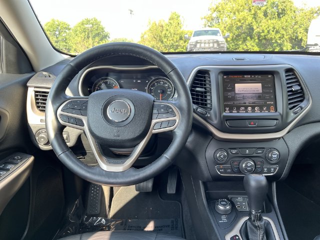 Thumbnail: 2017 Jeep Cherokee - 8