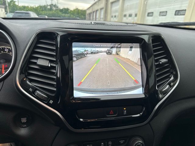 Thumbnail: 2022 Jeep Cherokee - 16
