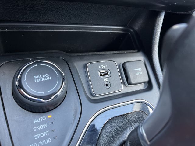 Thumbnail: 2019 Jeep Cherokee - 29