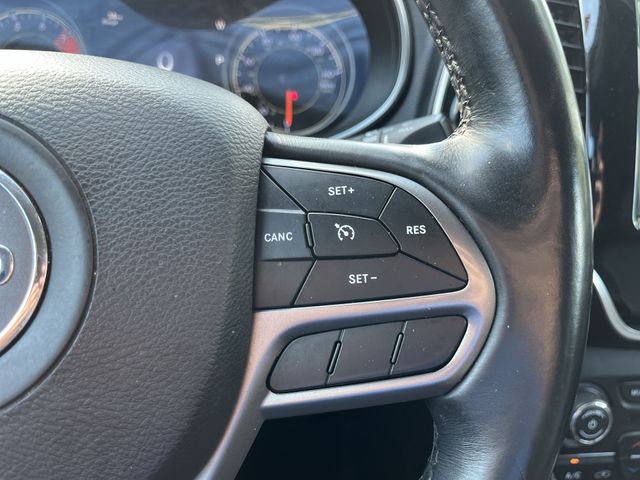 Thumbnail: 2019 Jeep Cherokee - 25