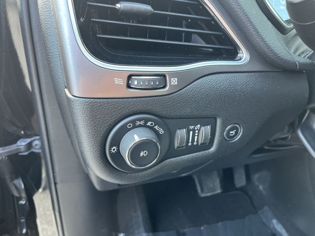 Thumbnail: 2019 Jeep Cherokee - 33