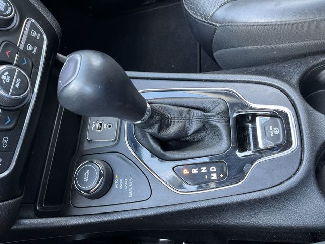 Thumbnail: 2019 Jeep Cherokee - 30