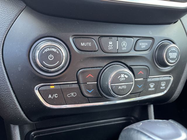 Thumbnail: 2019 Jeep Cherokee - 28