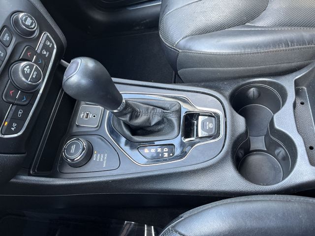 Thumbnail: 2019 Jeep Cherokee - 13