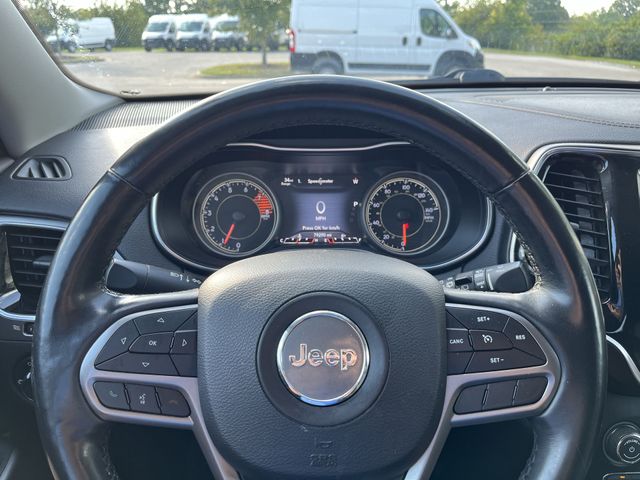 Thumbnail: 2019 Jeep Cherokee - 11