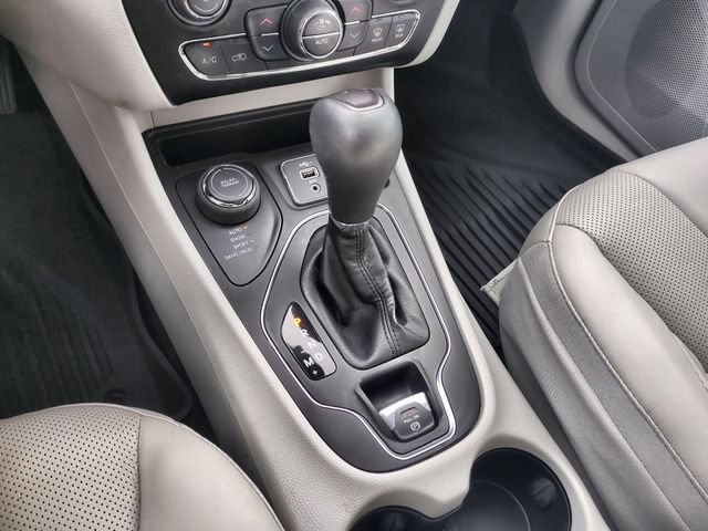 Thumbnail: 2021 Jeep Cherokee - 16