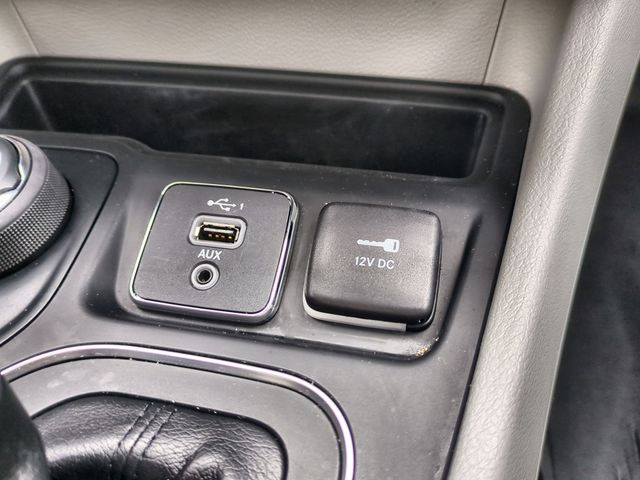 Thumbnail: 2021 Jeep Cherokee - 36