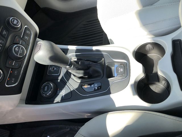 Thumbnail: 2021 Jeep Cherokee - 13