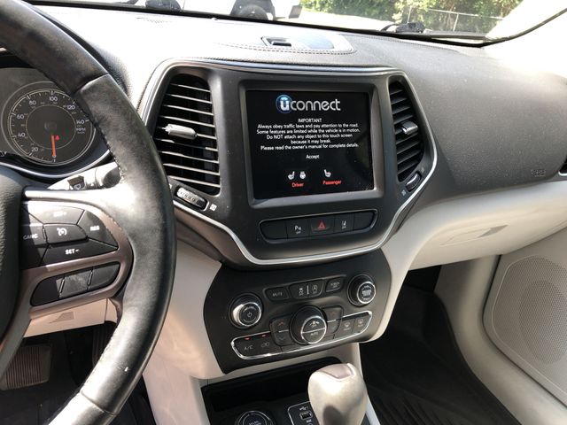 Thumbnail: 2021 Jeep Cherokee - 12