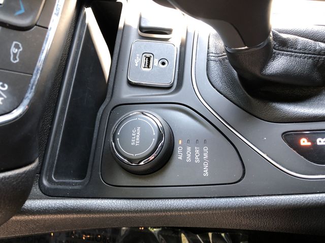 Thumbnail: 2021 Jeep Cherokee - 33