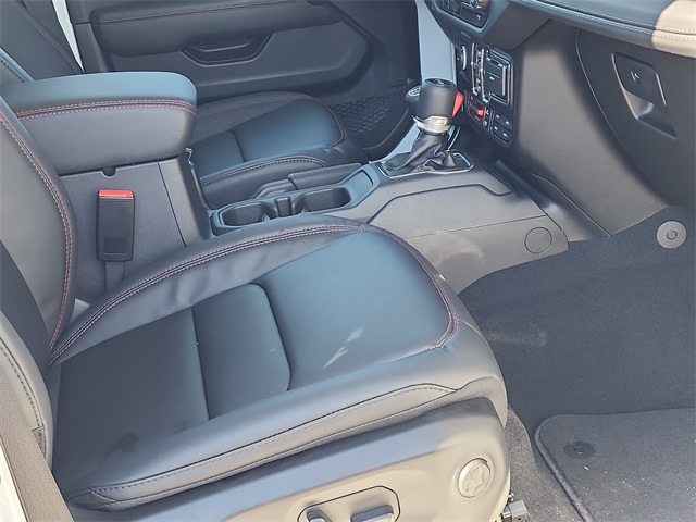2025 Jeep Wrangler Rubicon 34
