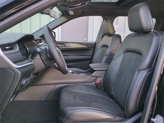 Thumbnail: 2025 Jeep Grand Cherokee - 10