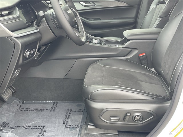 2025 Jeep Grand Cherokee Altitude 10