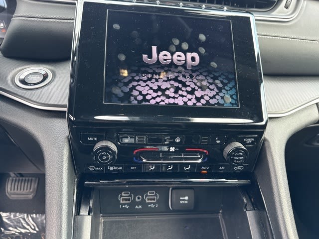 Thumbnail: 2023 Jeep Grand Cherokee - 12