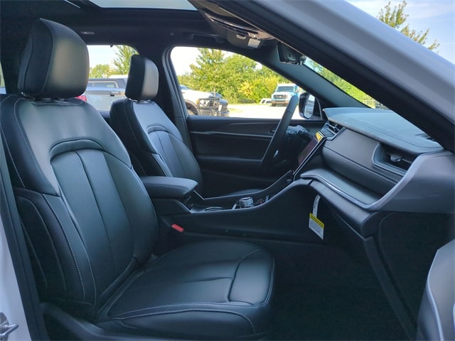 Thumbnail: 2025 Jeep Grand Cherokee - 12