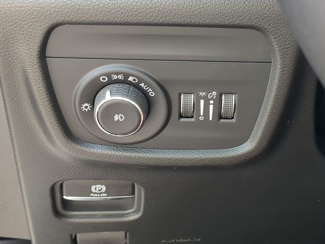 Thumbnail: 2026 Jeep Grand Cherokee - 34