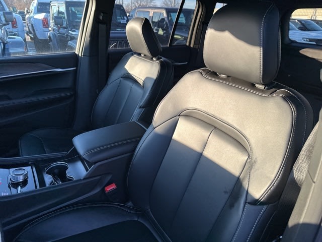 Thumbnail: 2026 Jeep Grand Cherokee - 9