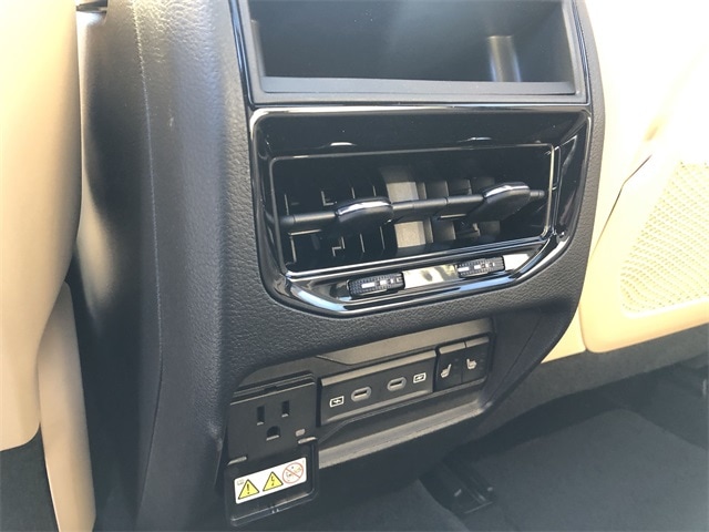 Thumbnail: 2026 Jeep Grand Cherokee - 32