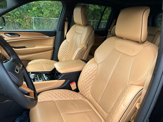 Thumbnail: 2022 Jeep Grand Cherokee - 8