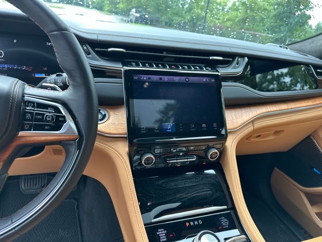 Thumbnail: 2022 Jeep Grand Cherokee - 12