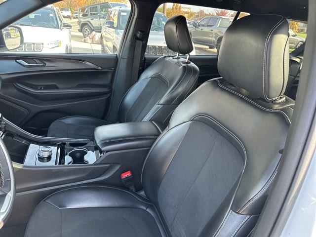 Thumbnail: 2023 Jeep Grand Cherokee L - 6