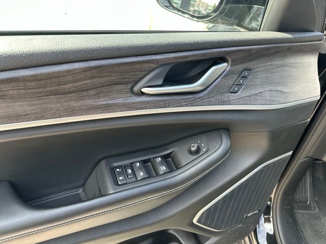 Thumbnail: 2022 Jeep Grand Cherokee L - 17