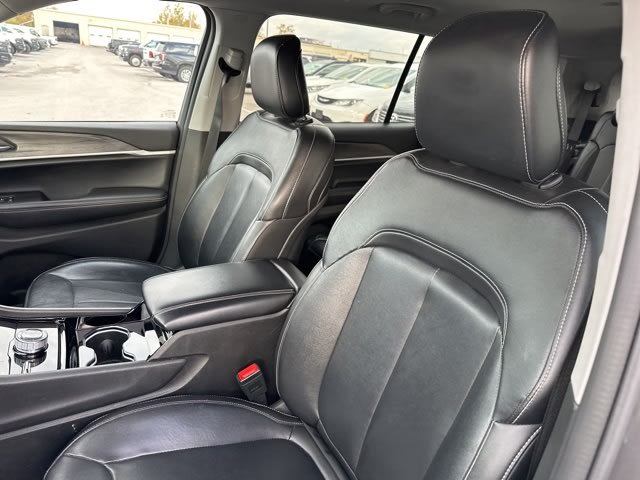 Thumbnail: 2022 Jeep Grand Cherokee L - 8