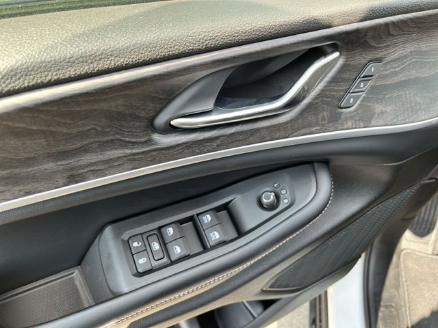 Thumbnail: 2026 Jeep Grand Cherokee L - 34