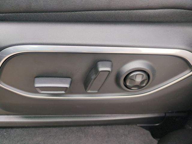 Thumbnail: 2026 Jeep Grand Wagoneer L - 26