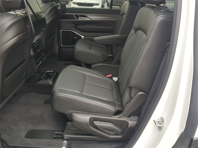 Thumbnail: 2026 Jeep Grand Wagoneer - 27