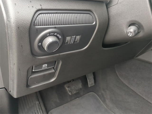 Thumbnail: 2026 Jeep Grand Wagoneer - 25