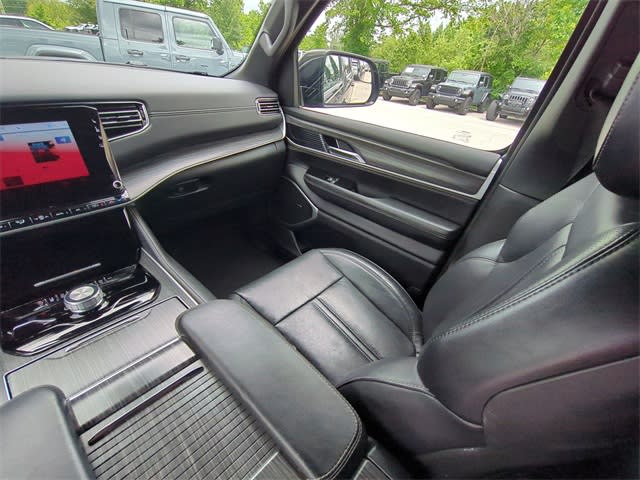 Thumbnail: 2023 Jeep Wagoneer - 10