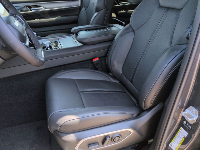 Thumbnail: 2026 Jeep Grand Wagoneer - 11