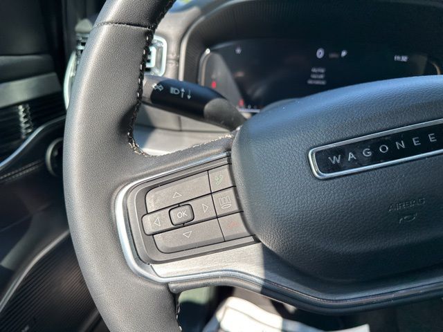 Thumbnail: 2023 Jeep Wagoneer - 17