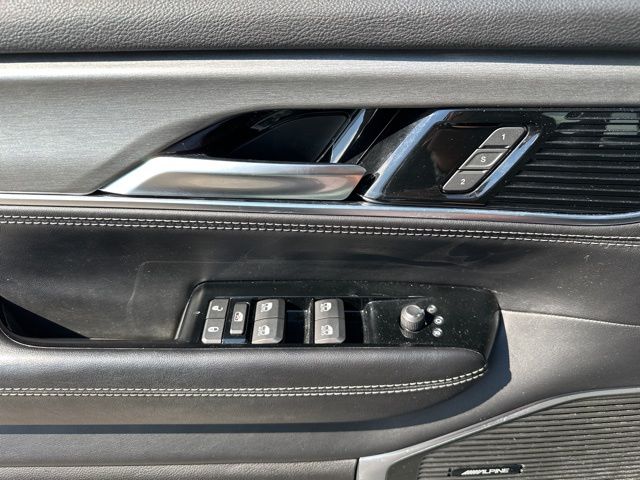 Thumbnail: 2023 Jeep Wagoneer - 18