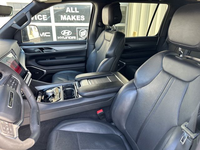 Thumbnail: 2023 Jeep Wagoneer - 7