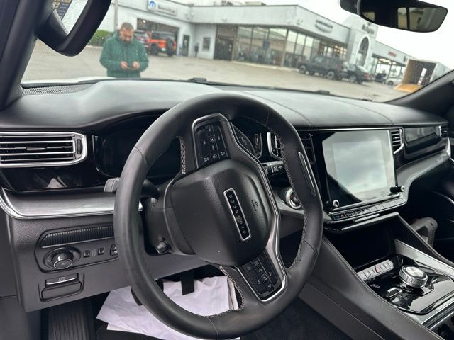 Thumbnail: 2022 Jeep Wagoneer - 2