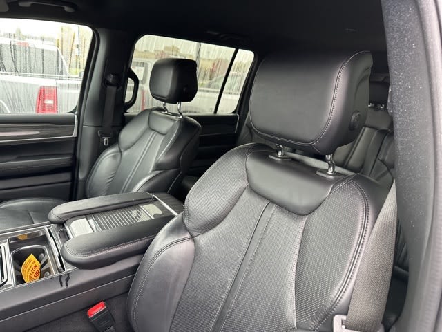 Thumbnail: 2022 Jeep Wagoneer - 6