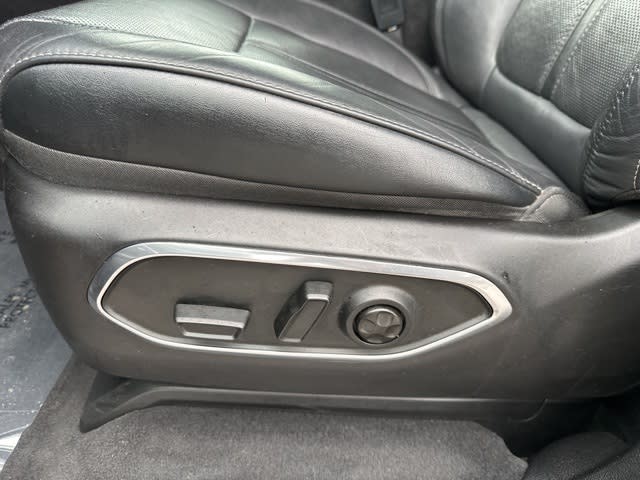 Thumbnail: 2022 Jeep Wagoneer - 14