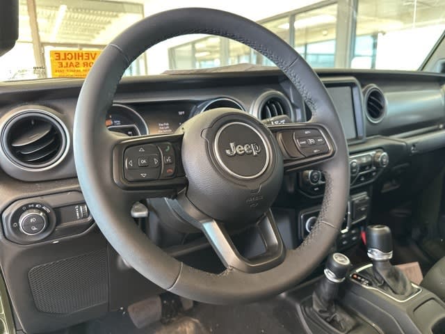 Thumbnail: 2023 Jeep Gladiator - 2