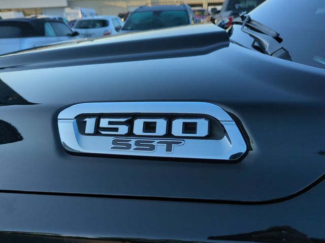 Thumbnail: 2025 RAM 1500 - 25