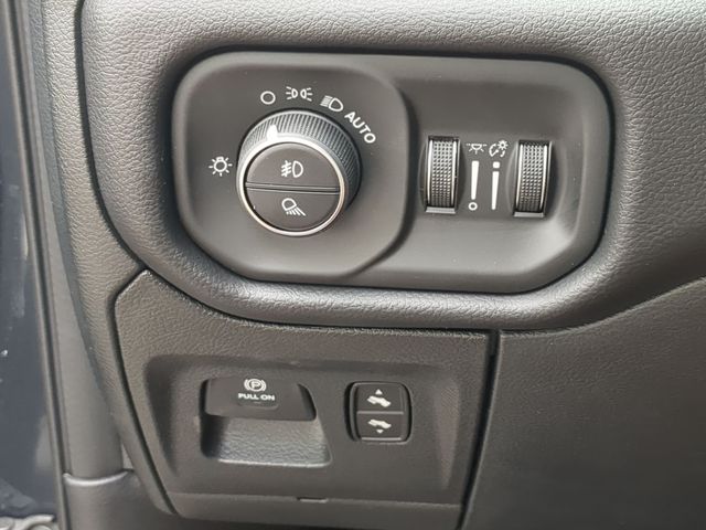 Thumbnail: 2026 RAM 1500 - 32