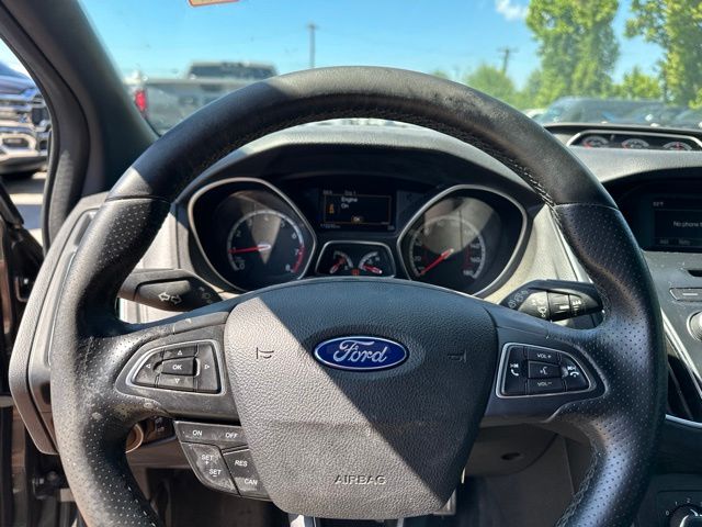 Thumbnail: 2016 Ford Focus - 6