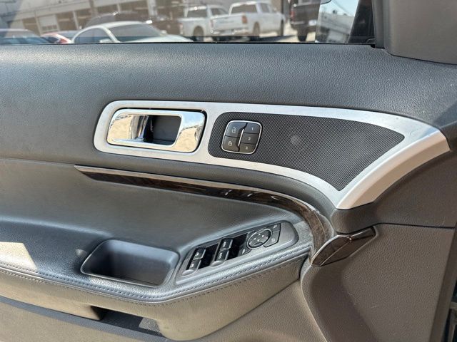 Thumbnail: 2015 Ford Explorer - 17