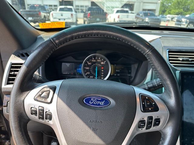 Thumbnail: 2015 Ford Explorer - 7