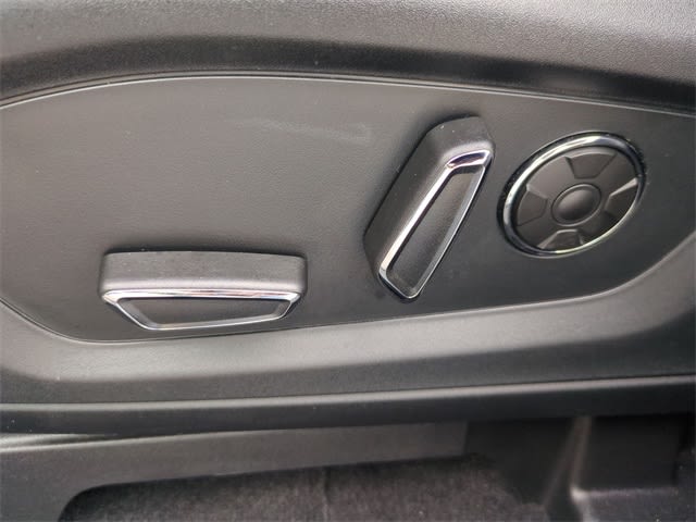 Thumbnail: 2020 Ford Explorer - 24