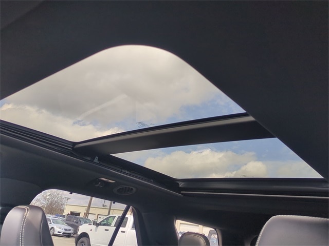 Thumbnail: 2020 Ford Explorer - 25