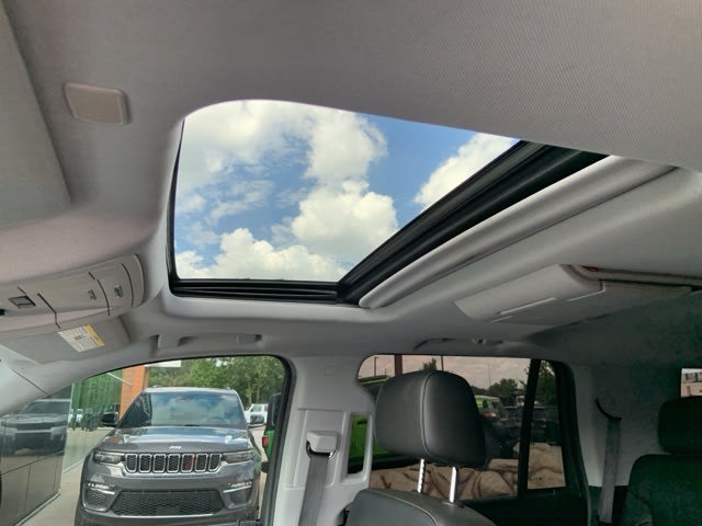 Thumbnail: 2018 Chevrolet Tahoe - 14