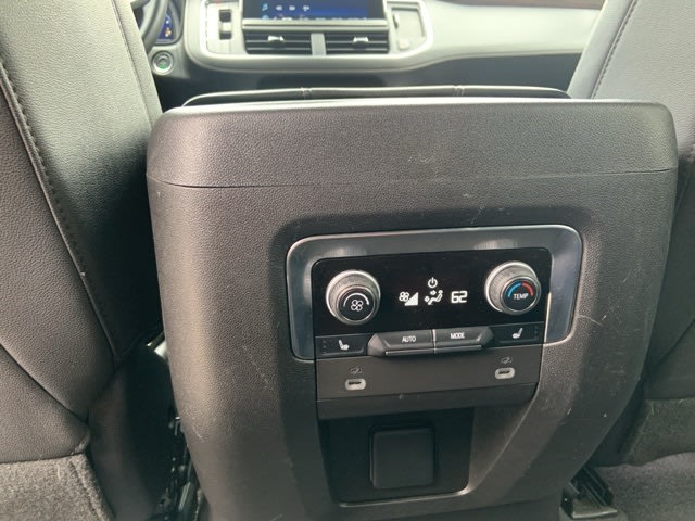 2023 Chevrolet Suburban Premier 21