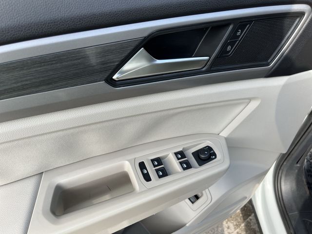 Thumbnail: 2021 Volkswagen Atlas - 33